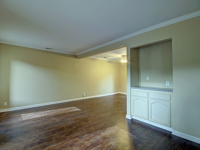 Building Photo - 3105 Garden Cir