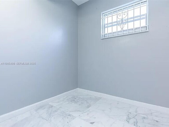 Building Photo - 1545 Euclid Ave