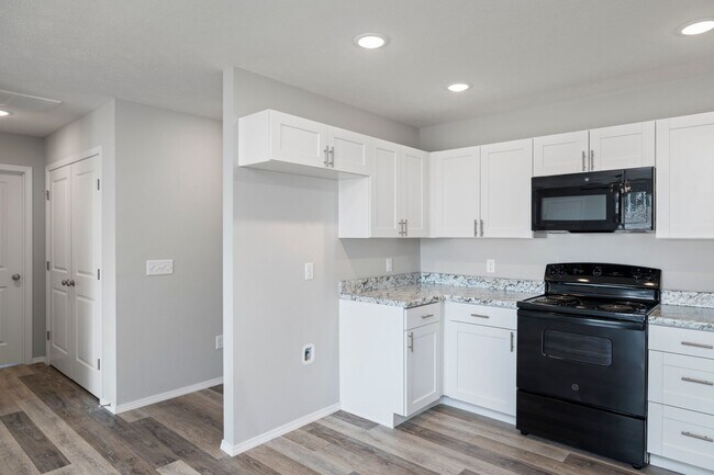 Foto del edificio - 3 bedroom duplex-Westbury Gardens!