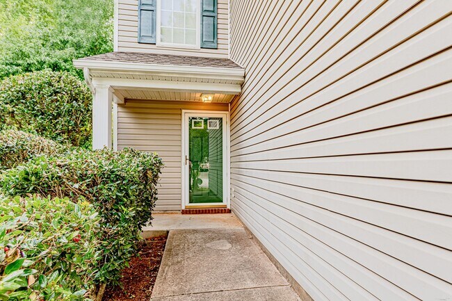 Building Photo - Convenient to Furman and Travelers Rest