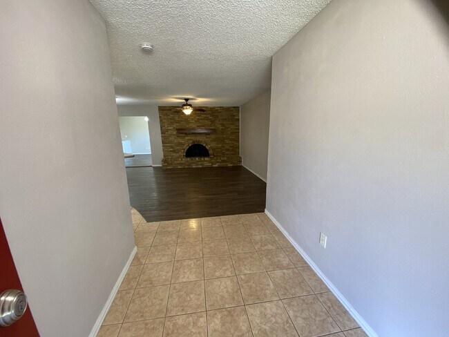 Foto del edificio - SUPER COOL HOUSE!! Immaculate 3-bedroom, 3...