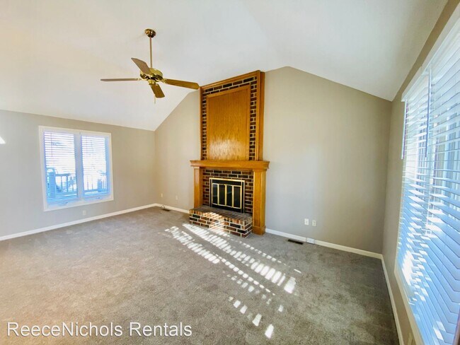 Building Photo - 3 br, 3.5 bath House - 10802 W. 116th Terrace