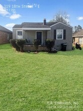 Building Photo - 319 18th St