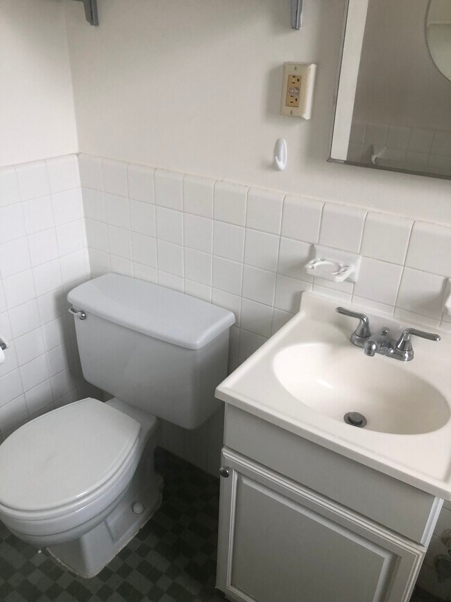 Bathroom - 2515 K St NW