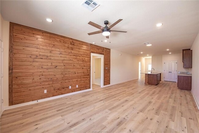 Foto del edificio - 603 N Echols St
