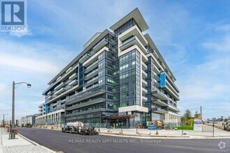 Building Photo - 395-395 Dundas St W