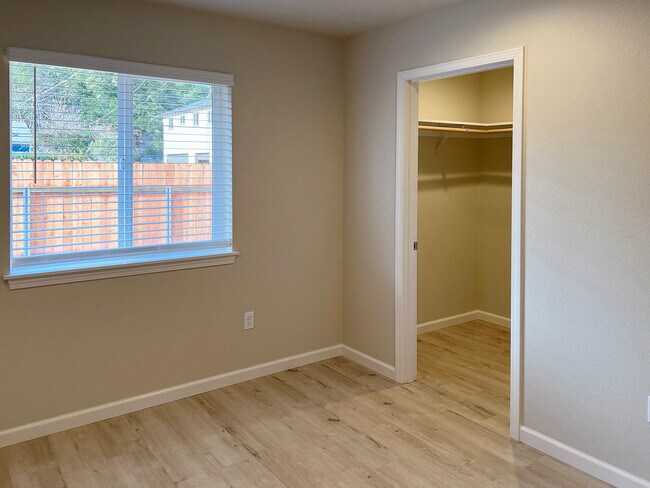Building Photo - 6103 Beechwood Dr
