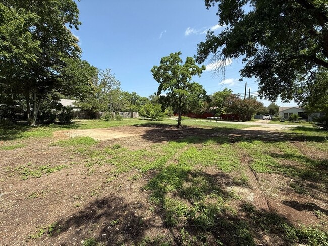 Building Photo - 305-401 Chaparral Rd