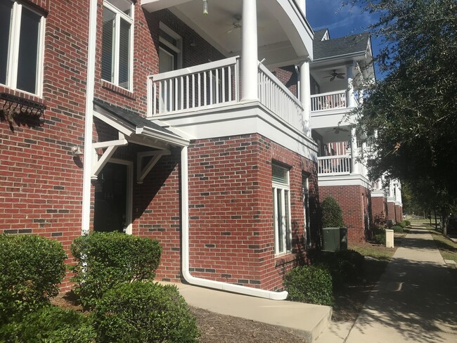 Foto del edificio - 3 Story Townhome Overlooking The Savannah ...