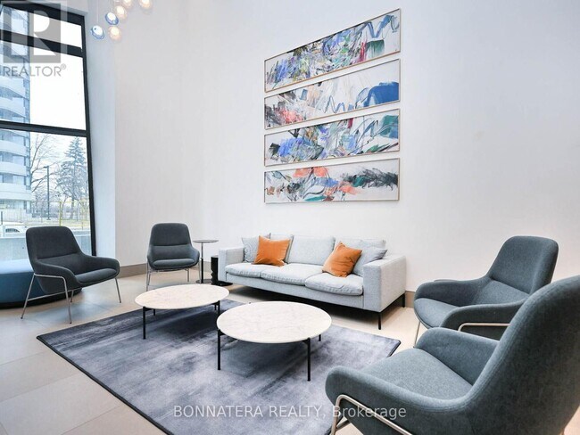 Photo du bâtiment - 430-4430 Square One Dr