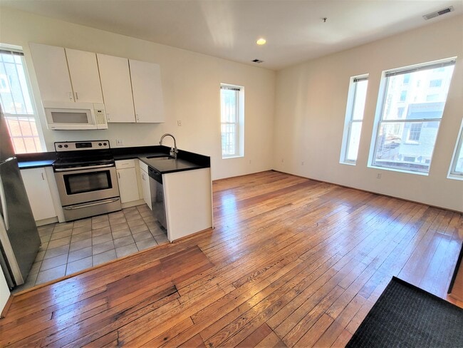 Foto del edificio - 1420 Hopkins St NW