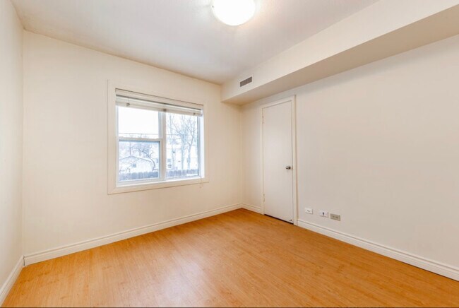 Photo du bâtiment - The New Mount Royal Apartments