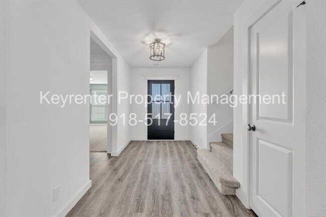 Building Photo - 7104 S Kalanchoe Ave
