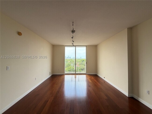 Foto del edificio - 2030 Douglas Rd