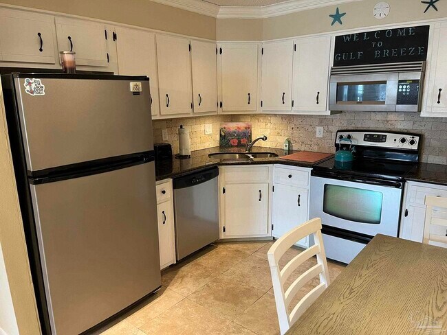 Foto del edificio - 3208 Redwood Ln
