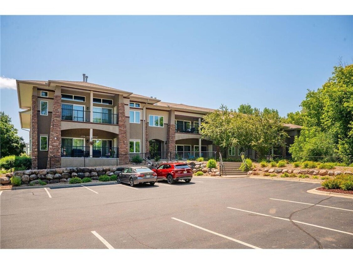 Foto principal - Plymouth 2 bedroom 2 bath Condo