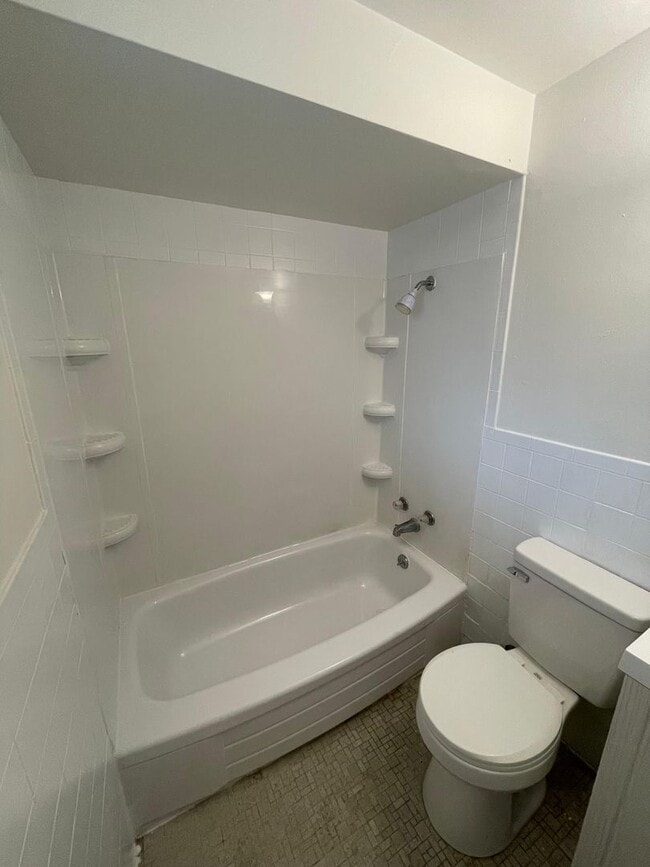 Building Photo - N Ellis