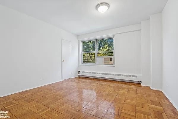 Building Photo - 570 Grand St