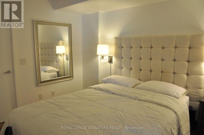 Building Photo - 8 York St