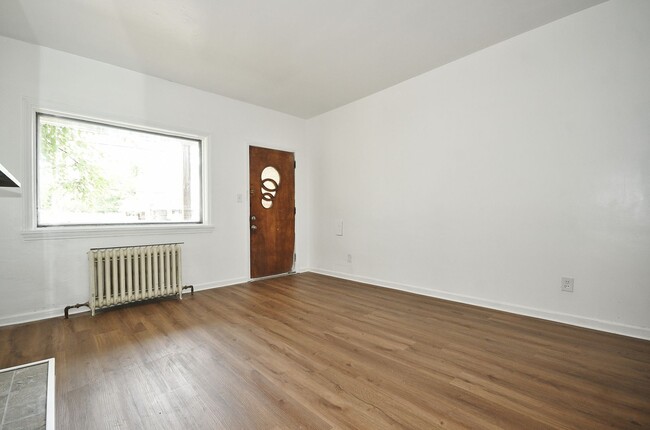 Building Photo - 2 Bed, 1 Bath Townhouse Near East Liberty