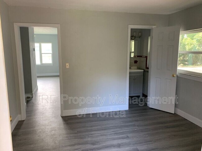 Foto del edificio - 5575 NE 30 St