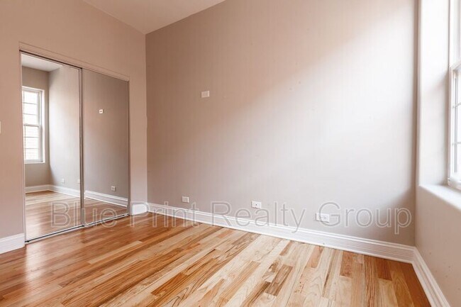 Foto del edificio - 543 E 43rd St