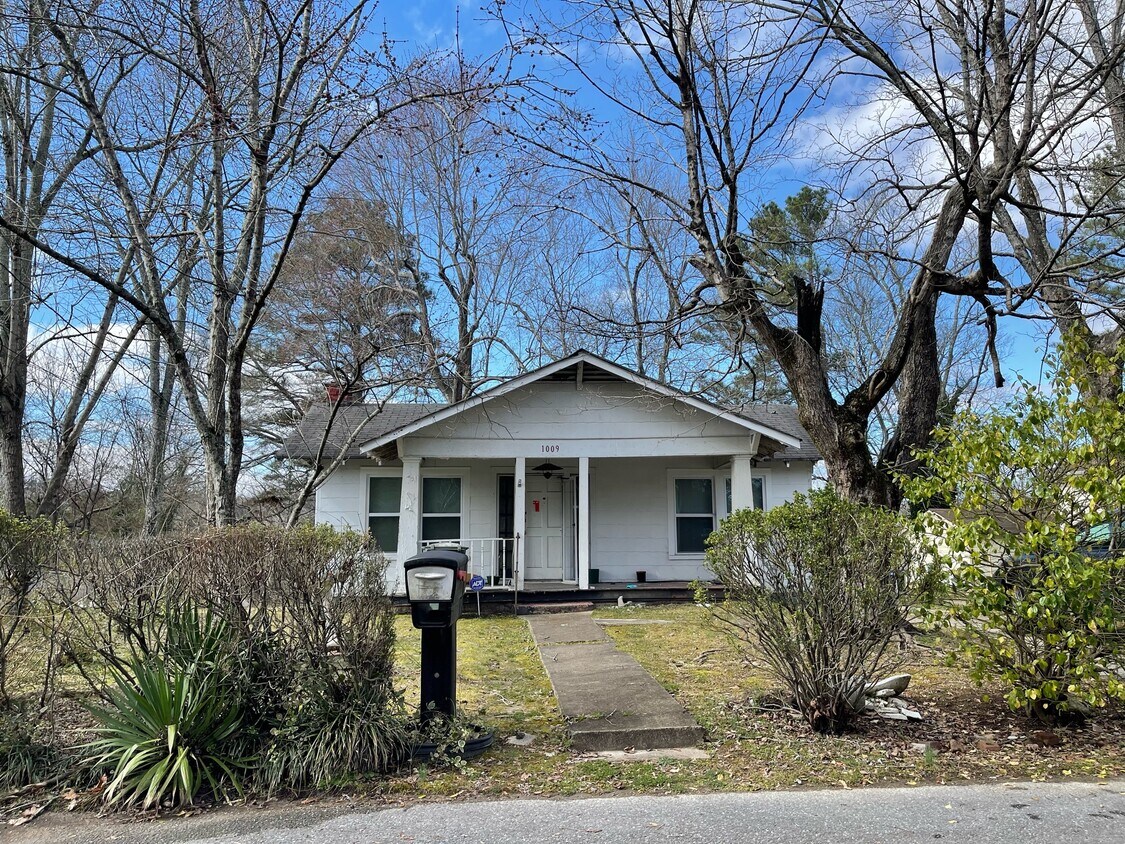 Primary Photo - 1009 Overlook Ave