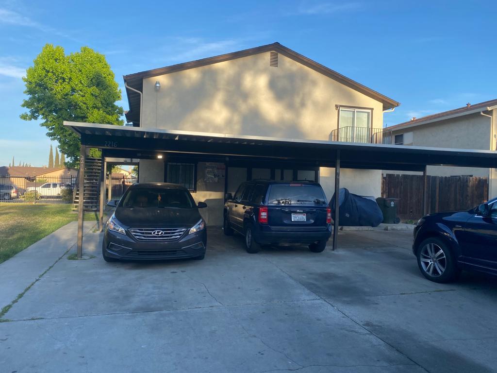 Foto principal - 2216 Spanos St