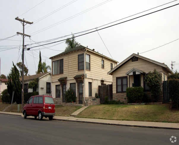 Building Photo - 402-410 Park Way