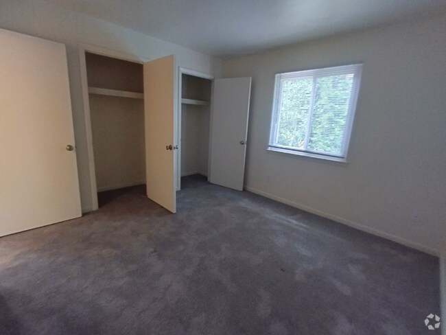 Building Photo - 600 Reusens Rd
