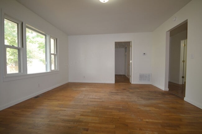 Building Photo - 608 W Freeman St