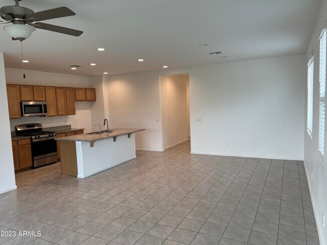 Building Photo - 18383 W Ewers Dr