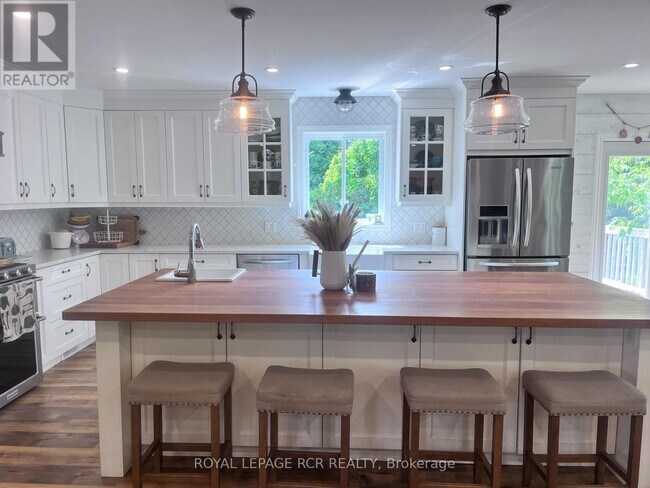 Photo du bâtiment - 246316 Hockley Rd