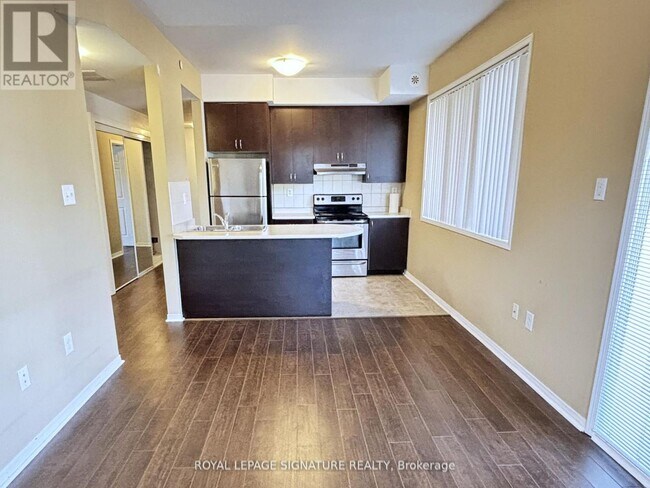 Building Photo - 3055 Thomas St