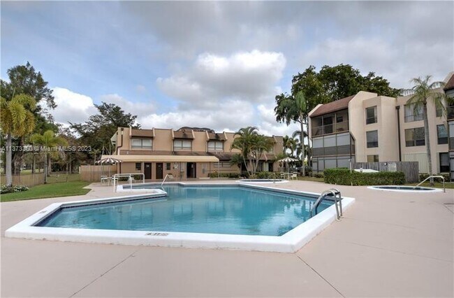 Foto del edificio - 7950 W McNab Rd