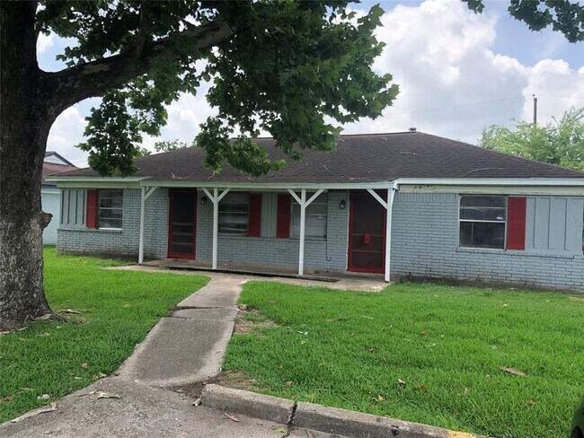 Building Photo - 4213 Rockingham St