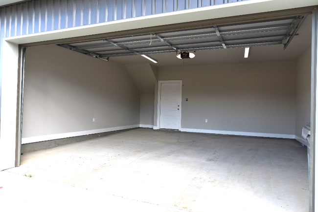 Building Photo - 208 Spoonbill Dr