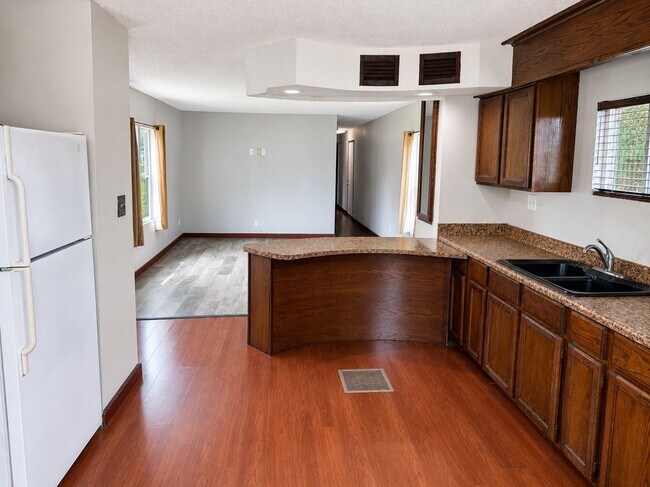 Foto del edificio - 246B Redwood St