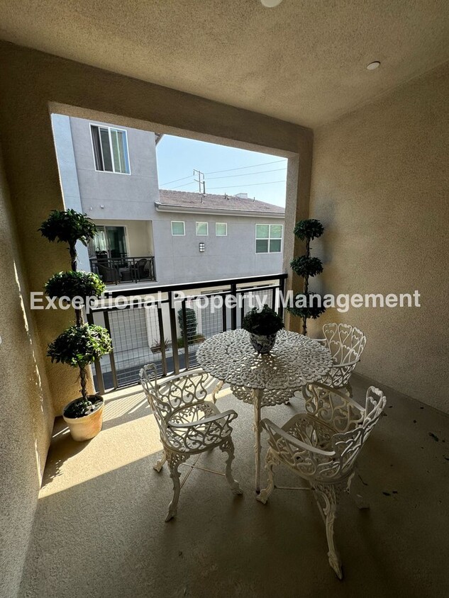 Primary Photo - 3 bed 3 bath Home