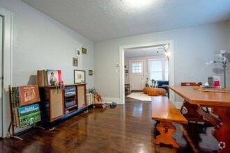 Building Photo - 4934-4936 Davenport St