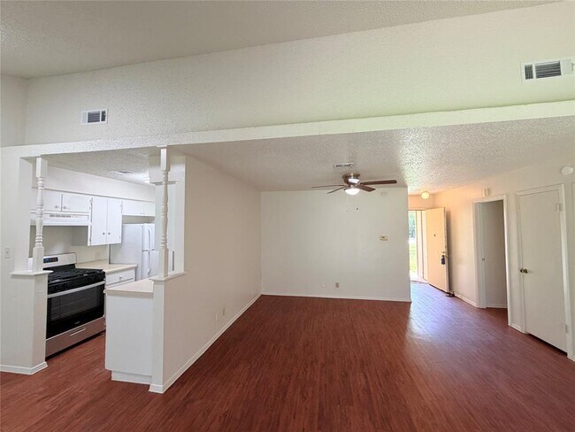 Foto del edificio - 5206 Village Trail