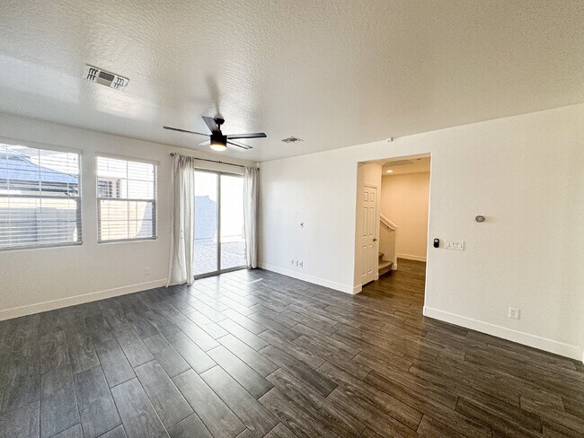 Building Photo - 249 N Sandal