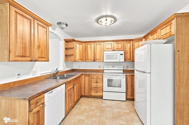 Building Photo - 8643 Lynnette Dr