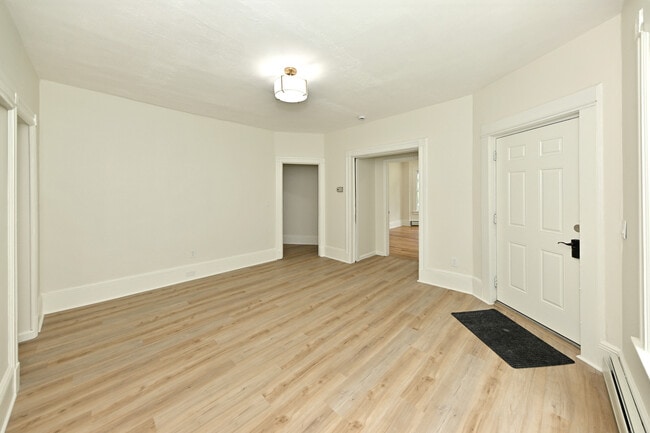 Building Photo - 32 Brainard Pl