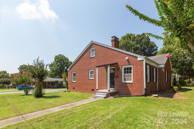 Building Photo - 2000 Carolina Ave