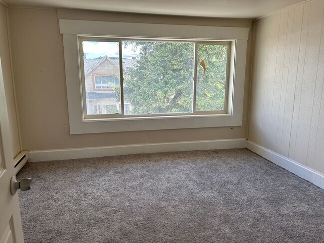 Foto del edificio - 3008 E Rowan Ave