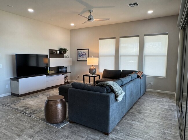 Foto del edificio - 4590 Fletcher Ct