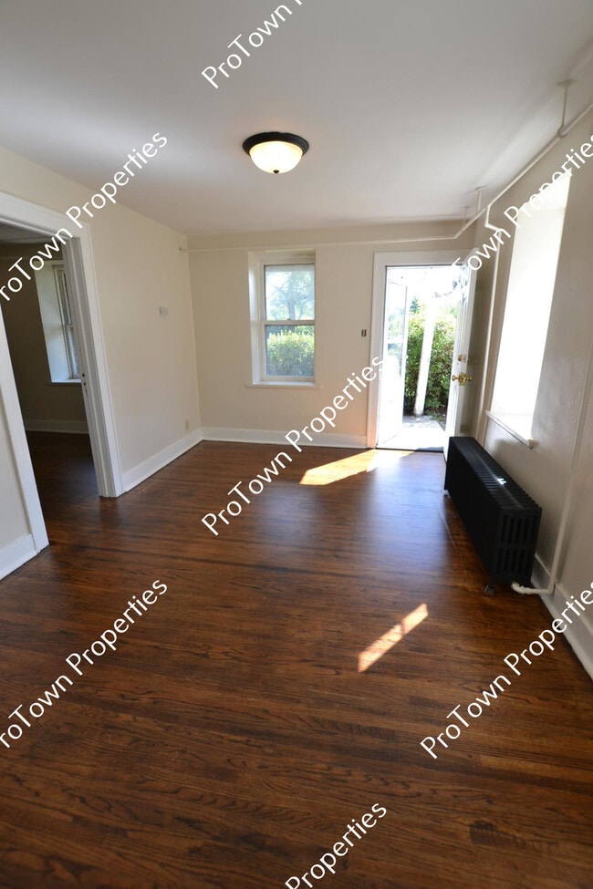 Building Photo - 801 N Bluff St