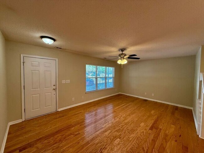 Building Photo - Holly Ridge