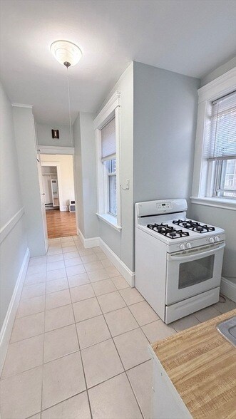 Building Photo - 15 Parkman St